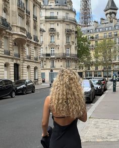 Highlights On Blonde Curly Hair, Blond Curly Hair Aesthetic, Highlights Blonde Hair Curly, Healthy Blonde Curly Hair, Blonde Hair Curly Natural, Blond Curly Hair Highlights, Kate Hudson Curly Hair, Highlights Curly Hair Blonde, Medium Length Blonde Curly Hair