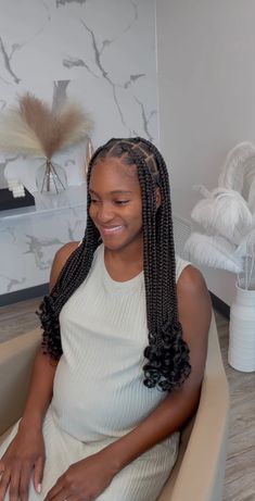 Braid Styles For Wedding Black, Large Knotless Braids Short, Large Knotless Braids Curly Ends, Large Braids With Curly Ends, Large Knotless Curly Ends, Large Knotless With Curly Ends, Medium Knotless With Curly Ends, Braid Medium Length Hair, Large Box Braids With Curly Ends