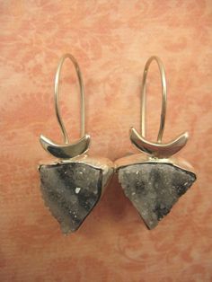 Drusy Triangles Earrings Silver Mineral Crystal With Raw Stone, Elegant Silver Crystals With Natural Stones, Silver Crystals With Natural Stones, Silver Mineral Crystal With Natural Stones, Elegant Silver Quartz Crystals, Pepper Color, Triangle Earrings, Quartz Crystals, Healing Powers