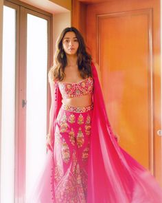 Haldi Dress, Gold Lehenga, Haldi Outfits, Mehendi Outfits, Indian Sari Dress, Wedding Lehenga Designs, Desi Fashion Casual, Simple Pakistani Dresses