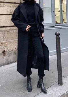 Black Pants Outfit Classy, All Black Business Outfits For Women, 90s Dark Fashion, Christmas Eve Service Outfit, Simple All Black Outfit, Black Style Aesthetic, Full Black Outfit, Mode Dope