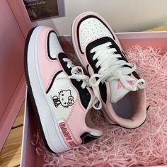 Harajuku Kawaii Fashion Hello Kitty Sneakers Hello Kitty Heels, Hello Kitty Sneakers, Sanrio Shoes, Kawaii Sneakers, Hello Kitty Fashion, Style College, Sanrio Stuff