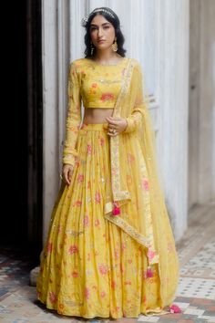 PH-1505 — paulmiandharsh Close Neck Blouse, Paulmi And Harsh, Haldi Outfits, Haldi Outfit, Floral Lehenga, 1950’s Fashion, Indian Outfits Lehenga