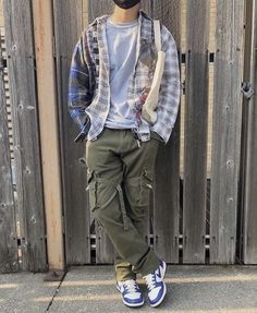 Cargo Pants Flannel Outfit, Summer Outfits Men Urban, Mens Street Style Urban, Hip Hop Street Fashion, Korean Street Fashion Men, Flannel Outfit, 90s Fashion Men, Streetwear Inspo