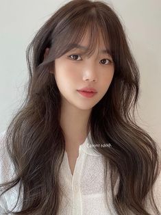 Korean Female Hairstyles Long, Long Korean Hairstyles With Bangs, Asian Bangs Oval Face, Asian With Bangs Fringes, Asian Haircut With Curtain Bangs, Whispy Curtains Bangs Korean, Korean Bangs Medium Hair, Korean Haircut For Big Forehead, Korean Wispy Bangs Long Hair