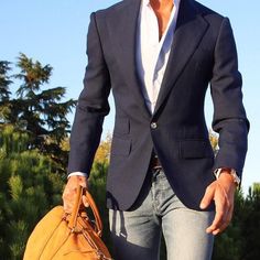 Sport coat and Jean combo.... classic Mens Boutique, Business Casual Attire For Men, Mens Fashion Blog, Blazer Jeans, Men's Bags