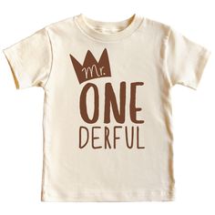 PRICES MAY VARY. Make your little one's 1st birthday outfit picture perfect with this Mr. One-Derful 1st Birthday Shirt This shirt makes a great gift for any one year old kiddo! Cake Smash Photos- These shirts are perfect for Cake Smash pictures! High quality and professional print - It doesn't just look high quality, it is high quality! Designed and finished in the USA - Olive Loves Apple, based in Phoenix, AZ knows how to celebrate your special occasion. We have a great quality product and a p 1st Birthday Boy Outfit Ideas, One Year Old Birthday Shirt, One Year Old Birthday Party Boy, Cake Smash Pictures, 1st Birthday Shirt, 1st Birthday Boy, 1st Birthday Outfit, Baseball Tee Shirts, 1st Birthday Shirts