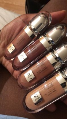 Kiko Gloss, Kiko Lip Gloss, Makeup Kiko, Kiko Lipgloss, Gloss Kiko, Kiko Cosmetics, Wall To Wall Carpet, Lip Gloss Shades, Best Lip Gloss