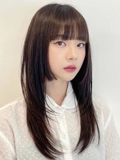 Cool Korean Haircut, Korean Hime Haircut, Hime Haircut On Round Face, Himecut Long Hair, Hime Cut With Wispy Bangs, Haircuts Korean Style, Hush Cut Hair Medium With Bangs, Haircut Korean Girl, Japanese Bangstyle Hair