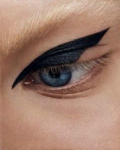 Maquillage On Fleek, Eyeliner Color, Edgy Makeup, Black Liner, No Eyeliner Makeup