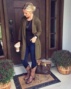 Teacher Work Outfit, Cowboy Boot Outfits, Looks Country, Winter Closet, Summer Work Outfits, Cardigan Outfits