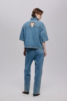 Details: Vintage workwear jeansDeconstructed reverse pockets for a unique look.Scoop pockets with colour blocking prints, rich in texture.Slightly curved, loose-fitting nine-minute tapered trouser shape Materials & Care: Cotton: 89.2 %Polyester: 8.4 %Other fibres: 2.4% Hand wash | Dry clean Do not bleach Size & Fit: Model is 5'7", Bust 32, Waist 24, Hips 35, wearing a size S Item #: JN3DP06 Chic Business Casual, Denim Jean Dress, Workwear Jeans, Vintage Workwear, Colour Blocking, Shirt Sale, Skirts For Sale, Lapel Collar, Jeans Dress