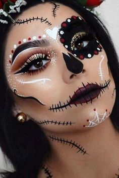 Maquillage Halloween Simple, Spooky Makeup, Makeup For Halloween, Makeup Scary, Halloween Makeup Pretty, Pretty Halloween, Halloween Makeup Scary