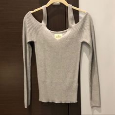 Cold-Shoulder Long Sleeve Sweater Never Worn Casual Cold Shoulder Spring Sweater, Hollister Sweater, Cold Shoulder Long Sleeve, Cold Shoulder Sweater, Really Cute Outfits, Shoulder Sweater, Sleeve Sweater, Colorful Sweaters, Long Sleeve Sweater