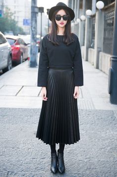 Leather-look Pleated Midi Skirt | SHALEX.NET Black Pleated Skirt Outfit Winter, Leather Maxi Skirt Outfit, Pleaded Skirts, Black Pleated Skirt Outfit, Midi Rock Outfit, Leather Maxi Skirt, Maxi Skirt Winter, Maxi Skirt Outfit, Pleaded Skirt