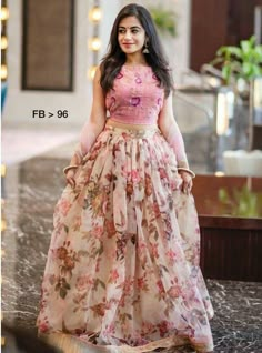 Choli Dress, Skirt Patterns, Gown Party Wear, Indian Outfits Lehenga, Floral Lehenga, Lehnga Dress, Lehenga Blouse Designs, Long Gown Dress, Long Dress Design