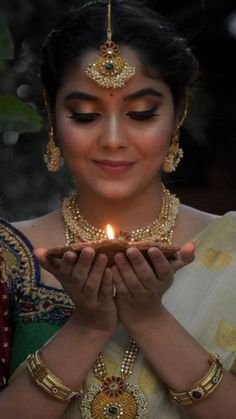 Diwali Photography Ideas, Diwali Theme, Kerala Girl, Good Evening Messages, Bride Photos Poses, All Actress, Bride Photo