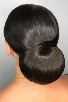 Chignon bun hairstyles are experiencing a major comeback this season. Catch some inspo in our gallery – we have many ideas how to rock a chignon. #wedding #hair #style #ideas Low Bun Bridesmaid Hair Black Women, Sleek Chignon Bun, Slick Back Wedding Bun, Back Bun Hairstyles, Black Hair Bun Styles, Elegant Bun Hairstyles, Wedding Hair Bun, Bridal Bun Hairstyles, Simple Bridal Hair