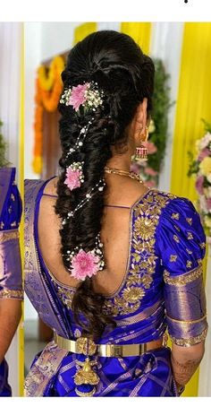 Hair Veni Designs, Pelli Hairstyles, Hairstyles Desi, Messy Bridal Hair, Bridal Wedding Hairstyles, Engagement Hair