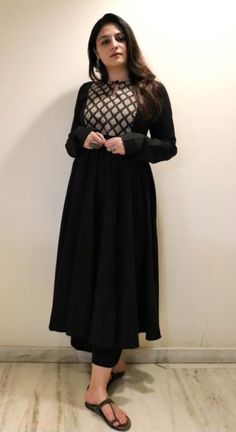 Black Dress Indian Simple, Black Kurti Ideas, Black Kurthi Models Latest, Simple Black Kurti Designs, Black Churidar Designs, Black Kurta Designs Women, Black Kurti Outfit