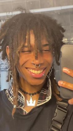 Wolf Cut Dreads, Black Hairstyles Men, Masc Hairstyles, Poc Hairstyles, Pelo Afro, Dread Hairstyles, Cooler Look, Human Poses, Locs Hairstyles