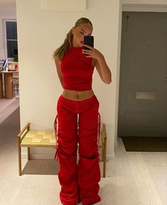 Y2k Red Outfit, Red Streetwear Outfit, Red Ootd, Edm Outfit, Red And White Outfits, Fashion 2000s, Mode Shoes, Concert Outfits, Iconic Dresses