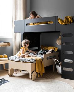 Negro y natural, combinación perfecta para habitaciones infantiles - Mamidecora Kids Bedding Sets, Durable Furniture, High Quality Bedding, Stylish Beds, Teen Bedding, Childrens Beds, Kids' Bed, Kids Store, Bunk Bed