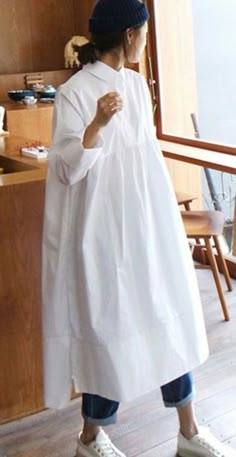 Dress Over Pants, Mode Kimono, Afrikaanse Mode, Mode Abaya, Muslim Fashion Outfits, Stylish Dress Designs, Modest Fashion Outfits, Fashion Design Clothes, White Shirts