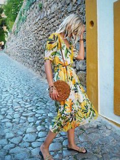 Top Rated H&M CHIFFON YELLOW LEMON LILY FLORAL FLOATY TEA MIDI SUMMER DRESS size 14 16 44, Clothing H M Dresses 2020 Floral, Chiffon Dresses Midi, H&m Chiffon Dress, H&m Women Dresses, Pieces Season, Lemon Print Dress, Lemon Dress, Midi Dress Summer, Summer Season