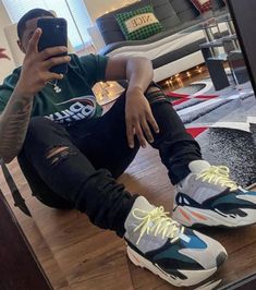 Yezzy Shoes 700, Yeezy Boost 700 Outfit, Hype Room, Yeezy Fits, Yeezy Outfits, Dunks Outfit Woman, Dunks Outfit, Drip Fits, Yeezy Outfit