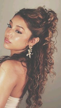 Curly 70s Hairstyles, Curly Girl Aesthetic, Curly Hair Y2k, Spanish Hair, Mrs Bella, Goddess Hairstyles, Goddess Braids, Dream Hair, Long Curly Hair