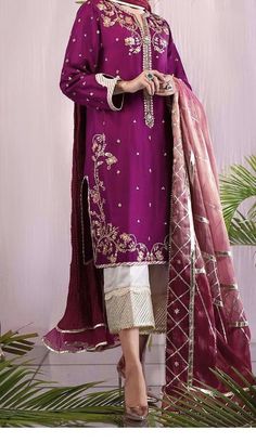 Karchupi Design, Casual Bridal Dress, Purple Outfit, Pakistani Style, Embroidered Suit, Latest Dress Design, Stylish Short Dresses, Pakistani Dresses Casual