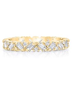 a yellow gold ring with baguets and diamonds