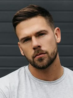 Quiff Hairstyles Men, Fade Haircut Short, Men Fade Haircut, Mens Hair Salon, Top Haircuts For Men, Men Fade Haircut Short, Haircut Images, Popular Mens Hairstyles, Cool Mens Haircuts