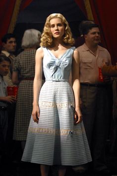 Alison Lohman in "Big Fish" (2003). DIRECTOR: Tim Burton. Big Fish Movie, Alison Lohman, Fish Costume, Fish Dress, Yennefer Of Vengerberg, I Love Cinema, Movie Costumes, Naha, Big Fish