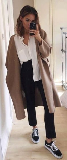 Outfits Guide, Fall Fashion Coats, Mode Tips, Paris Mode, Trendy Fall Outfits, Street Style Winter, Trendy Fall, Casual Work Outfits