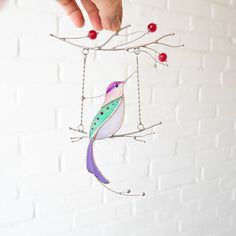 Stained glass purple hummingbird sitting on the swinger with red berries suncatcher Purple Hummingbird, Stained Glass Hummingbird, Dragonfly Stained Glass, Hummingbird Suncatcher, Pic Candle, Spectrum Glass, Glass Hummingbird, Stained Glass Pattern, Stained Glass Birds