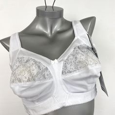 White Bra, Made With Spandex An Lace, Without Wiring, Made In Colombian, Size 40b/38d-Us Stretch Full Cup Bra With Lace Trim, Stretch Lace Trim Bra, Fitted Bra With Medium Bust Support For Daywear, Fitted Full Coverage Bra For Daywear, Fitted Full Cup Bra For Daywear, Full Coverage Bra For Daywear, White Lace Stretch Bra, White Stretch Lace Bra, Stretch Underwire Bra