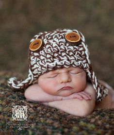 This adorable newborn AVIATOR bomber hat is THE perfect photo prop! It is made from two different acrylic yarns in shades of brown and white and is the perfect size for your sweet little newborn to keep the head nice and warm :) Baby Detergent, Aviator Hat, Adorable Newborn, Newborn Photography Props, Crochet Baby Hats, Jolie Photo, Photography Props, Etsy Baby, Baby Hats