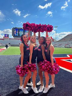 the cheerleaders are all dressed in black and pink