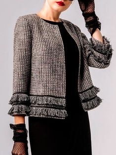 Tweed Fashion, Chanel Style Jacket, Mode Chanel, Chanel Fashion, Knit Fashion, Coat Fashion, Coco Chanel, Fashion Sewing