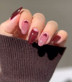 Maroon Nail Paint, Desain Nail Art, Nail Maroon, Nail Art Maroon, Easy Christmas Nail Designs, Anniversary Nails, Nail Paints, Designs For Short Nails, Maroon Nails