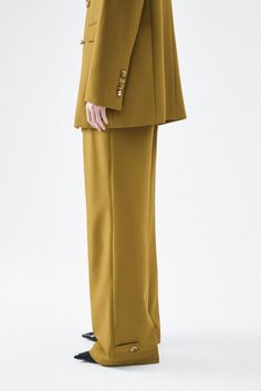 Crafted from lightweight cotton fabric, these trousers are designed for extra breathability and ease of movement. The classic straight-cut silhouette looks elegant and timeless, making them ideal for any occasion. Material: Brown (Twill)/ Pink (Crepe)Length: 104cm/105cm/106cm (S/M/L) Classic Solid Wide Leg Ankle-length Pants, Loose Fit Wide Leg Pants With Straight Hem, Chic Straight Hem Pants, Wide Leg Twill Pants, Crepe Pants, Mean Blvd, Twill Pants, Pink Brown, Straight Cut