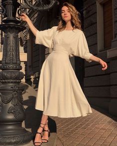 ✰P I N:andreamejicanooffi✰ Prom Dress With Short Sleeves, Tea Length Prom Dress, Open Back Maxi Dress, Chique Outfits, Graduation Dresses, Dress With Short Sleeves, Tea Length, Mode Vintage, Mode Inspiration