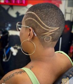 Zig Zag Braids, Fade Haircut Women, Low Cut Hairstyles, Short Black Haircuts, Short Hair Designs, Shaved Hair Cuts, Short Shaved Hairstyles, Shaved Hair Designs, Shaved Side Hairstyles