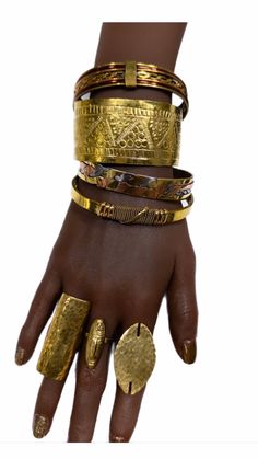 Afro Jewelry, Birthday Fits, Mode Boho, Brass Bracelet, Jewelry Lookbook, African Jewelry, Hand Jewelry, Rarity