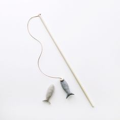 two different types of knitting needles next to each other on a white surface with one needle and the other thread