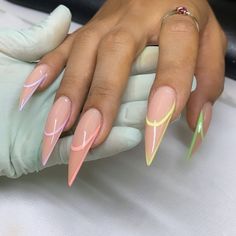 Trendy Natural Nail Designs, Nails 2023 Trends Stiletto, Cute Stilleto Nails Designs, Stiletto Vacation Nails, Cute Stilleto Nails, Stiletto Nail Art Summer, Almond Shaped Nails Long, Trendy Nails Almond Shape, French Stiletto Nails Design