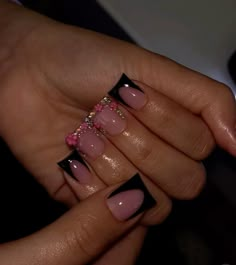 Duck Nails Pink And Black, Cute Short Acrylic Nails Square Black, Acrylic Square Short Nails, Black And Pink Duck Nails, Pink French Tip Duck Nails, Black Short Duck Nails, Black French Duck Nails, Black Birthday Nails Short, Black Short Acrylics