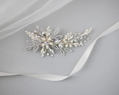 This elegant silver plate design showcases rhinestone leaves, delicate ivory pearls, and sparkling round and marquise stones. it measures 4.5 inches long and 2 inches high on an alligator style pinch clip. Pearl Wedding Hair, Wedding Hair Clip, Wedding Outfits For Women, Hair Brooch, Gold Headpiece, Bridal Hair Clip, Wedding Hair Clips, Wedding Hair Inspiration, Vintage Inspired Jewelry